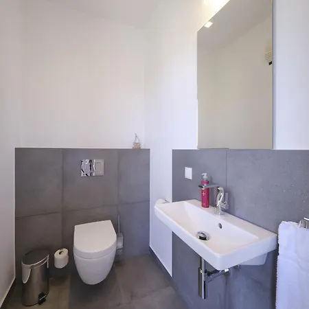 Reetland Am - Luxus Reetdachvilla Mit 3 Schlafzimmern, Sauna Und Kamin H18