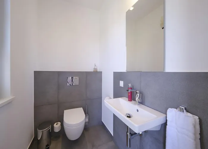 Reetland Am - Luxus Reetdachvilla Mit 3 Schlafzimmern, Sauna Und Kamin H18